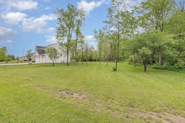 7302 Geraldine Cir, Swartz Creek, MI 48473 - view of grassy yard featuring an attached garage