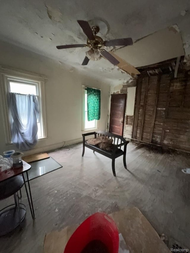 3677 Townsend St, Detroit, MI 48214 - unfurnished living room with ceiling fan