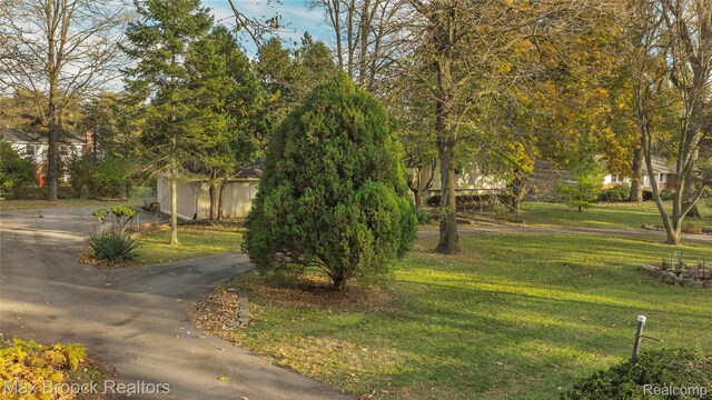 28290 Inkster Rd, Southfield, MI 48034 - view of front facade featuring a front lawn and asphalt driveway