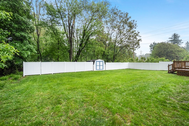 210 E Palmer Ave, Jackson, MI 49203 - view of yard featuring a wooden deck