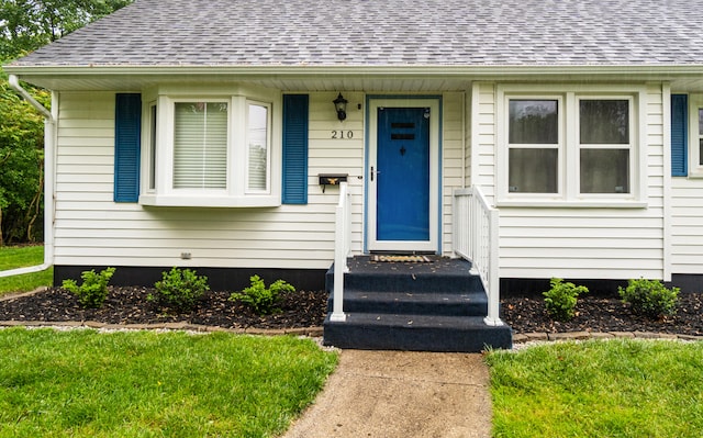 210 E Palmer Ave, Jackson, MI 49203 - view of front of home featuring a shingled roof