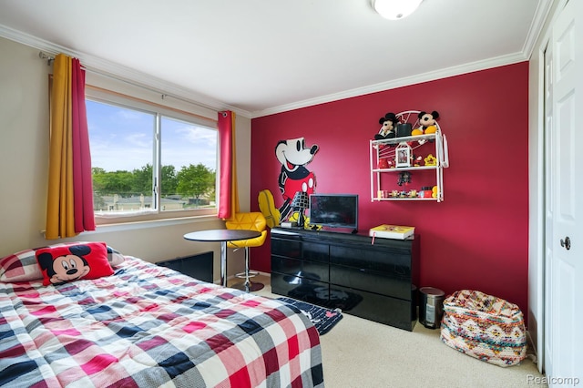 14850 La Grande Plz, Warren, MI 48088 - carpeted bedroom with ornamental molding