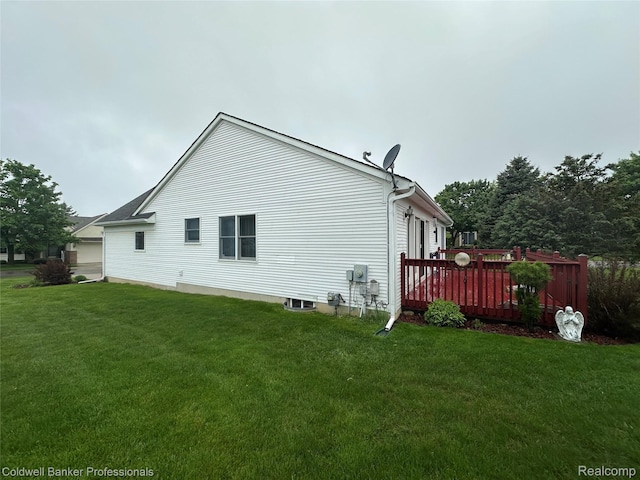 638 Eastway Cir, Lapeer, MI 48446 - view of side of home with a deck and a yard