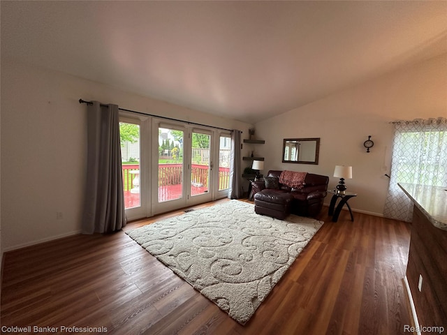 638 Eastway Cir, Lapeer, MI 48446 - living room featuring vaulted ceiling, wood finished floors, and baseboards
