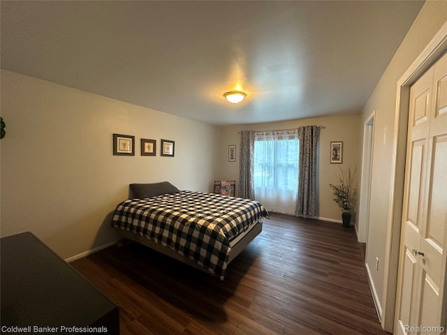 638 Eastway Cir, Lapeer, MI 48446 - bedroom featuring dark wood finished floors and baseboards