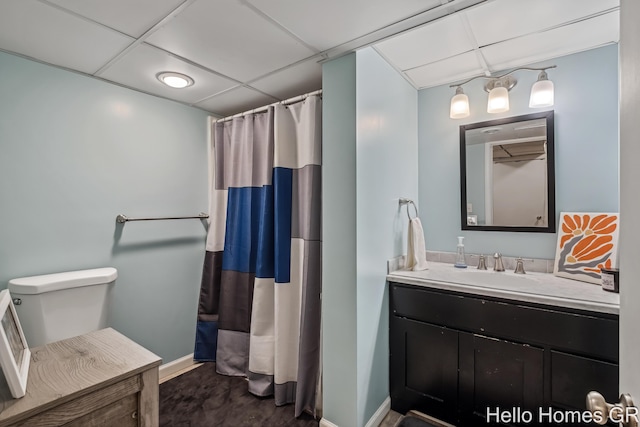 2052 Gorham Dr SE, East Grand Rapids, MI 49506 - full bath featuring a drop ceiling, baseboards, vanity, curtained shower, and toilet