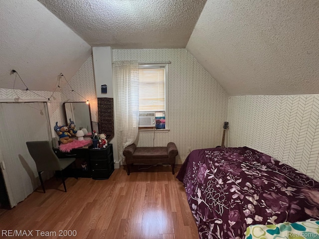 6101 Auburn St, Detroit, MI 48228 - bedroom featuring a textured ceiling, wallpapered walls, wood finished floors, lofted ceiling, and cooling unit