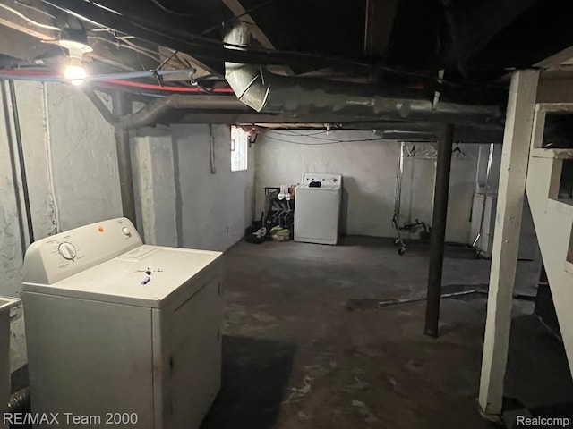 6101 Auburn St, Detroit, MI 48228 - below grade area featuring washer / dryer