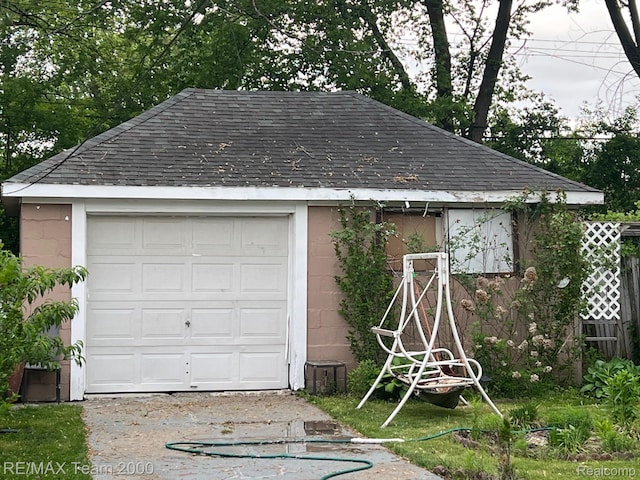 6101 Auburn St, Detroit, MI 48228 - garage featuring driveway