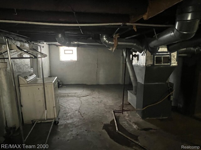 6101 Auburn St, Detroit, MI 48228 - below grade area featuring washer / dryer