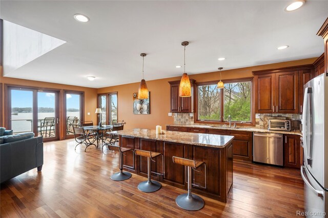 11589 Ember, Davisburg, MI 48350 - kitchen with stainless steel appliances, a sink, healthy amount of natural light, tasteful backsplash, and recessed lighting