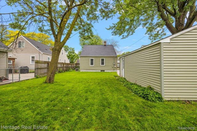 2376 Bacon Ave, Berkley, MI 48072 - view of yard