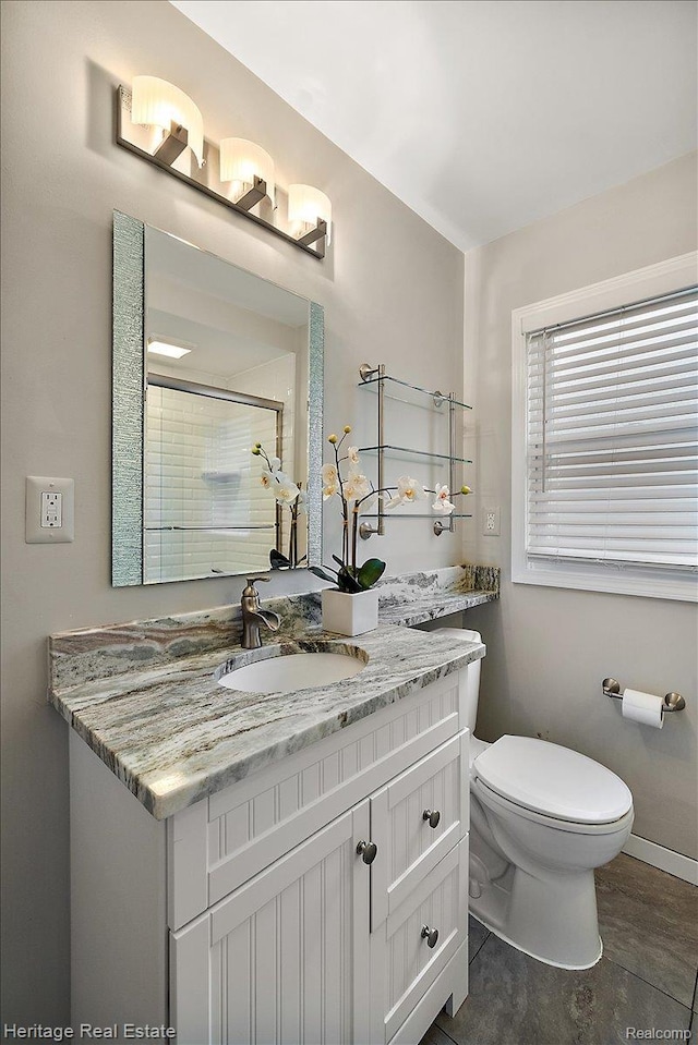 2376 Bacon Ave, Berkley, MI 48072 - full bathroom featuring toilet, vanity, and tiled shower