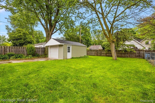 2376 Bacon Ave, Berkley, MI 48072 - view of yard with a garage, an outdoor structure, and driveway