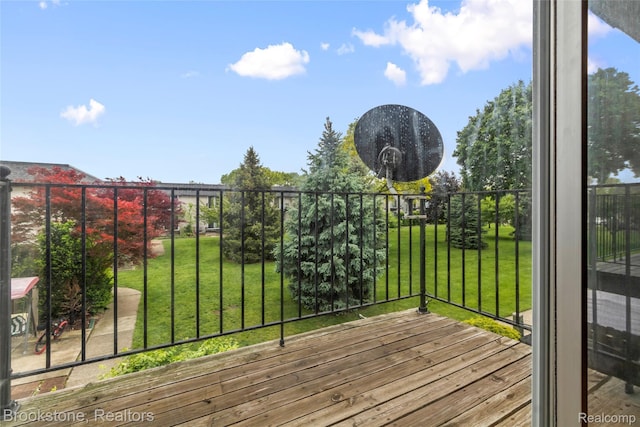 4328 15 Mile Rd, Sterling Heights, MI 48310 - wooden terrace with a yard