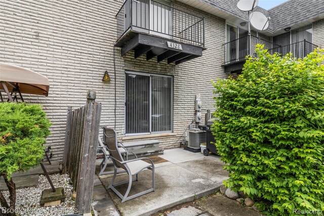 4328 15 Mile Rd, Sterling Heights, MI 48310 - view of patio / terrace featuring a balcony and central AC unit