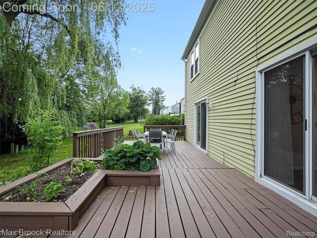 5544 Kingsfield Dr, West Bloomfield, MI 48322 - wooden deck featuring outdoor dining area