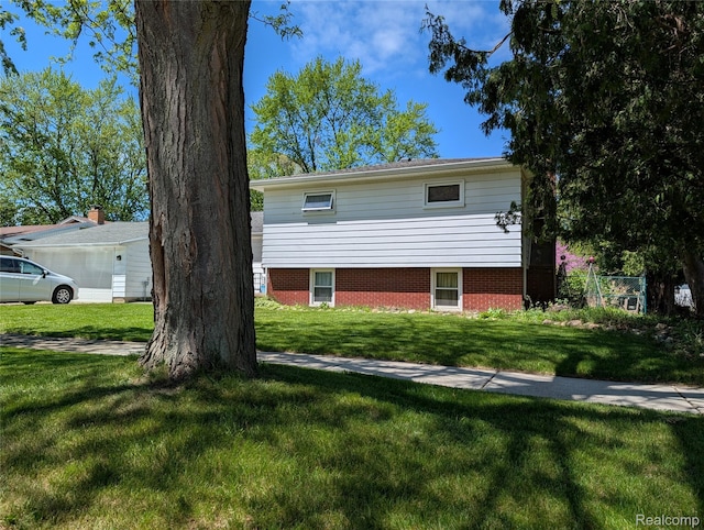 219 W Butler St, Bad Axe, MI 48413 - view of front of property with a front lawn and brick siding