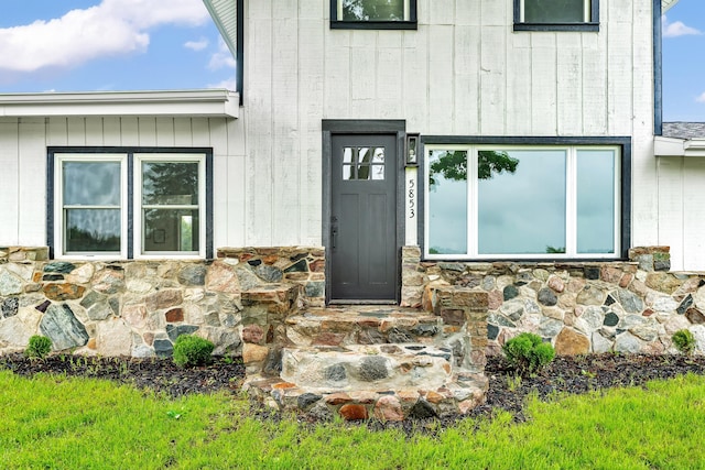 5853 W 112th St, Grant, MI 49327 - entrance to property featuring stone siding