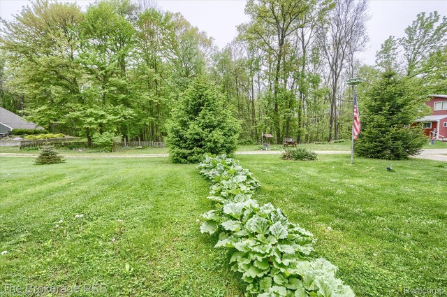 12445 Shaffer Rd, Davisburg, MI 48350 - view of grassy yard