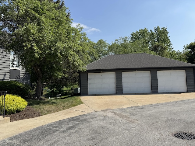 1300 Winding Ridge Ln Unit D8, Indiana, IN 46383 - view of detached garage