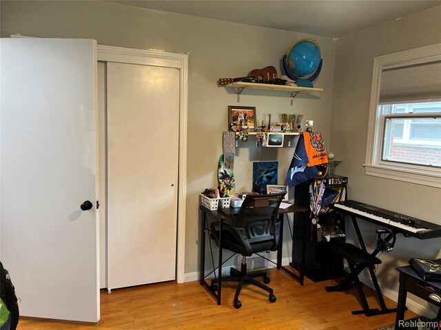 3125 Syckelmoore St, Trenton, MI 48183 - office space with light wood-type flooring and baseboards