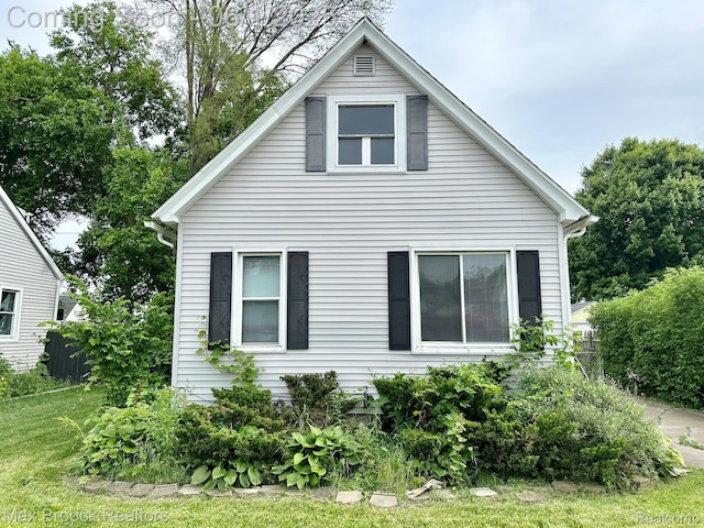 7584 Jackson Ave, Warren, MI 48091 - view of side of home