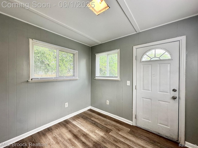 7584 Jackson Ave, Warren, MI 48091 - entrance foyer with wood finished floors and baseboards