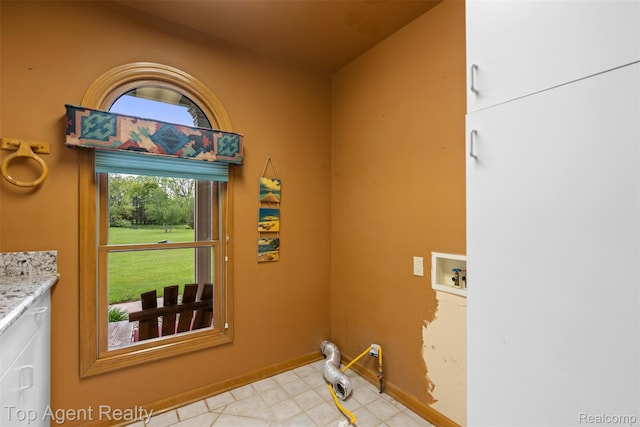 7386 Card Rd, Smiths Creek, MI 48074 - entryway with baseboards