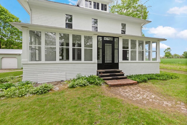 8001 S Jackson Rd, Jackson, MI 49201 - traditional style home featuring entry steps, a sunroom, and a front lawn