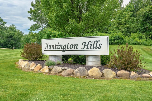 6606 Spaniel Dr, Kalamazoo, MI 49009 - community / neighborhood sign with a lawn