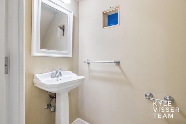 600 Plymouth Ave SE, East Grand Rapids, MI 49506 - bathroom with a sink