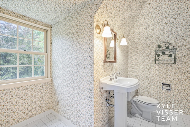 600 Plymouth Ave SE, East Grand Rapids, MI 49506 - bathroom featuring tile patterned flooring, plenty of natural light, toilet, and wallpapered walls