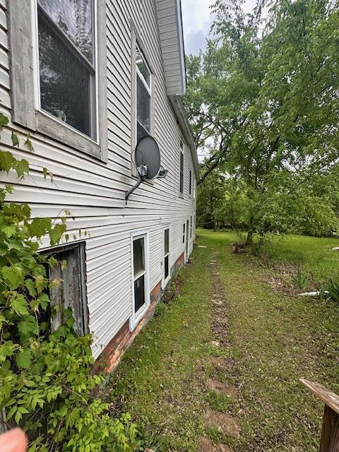 6 Vine St, Hillsdale, MI 49242 - view of side of property