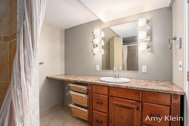 1657 N Bay Dr, Hudsonville, MI 49426 - full bath featuring vanity, tile patterned floors, and a shower with curtain