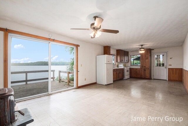 1760 S Colonel Point Dr, Crystal, MI 48818 - kitchen featuring white appliances, a ceiling fan, a water view, and light countertops