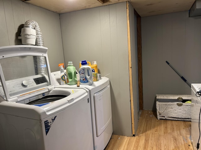 3092 S M 37, Baldwin, MI 49304 - laundry area with separate washer and dryer and light wood-style floors