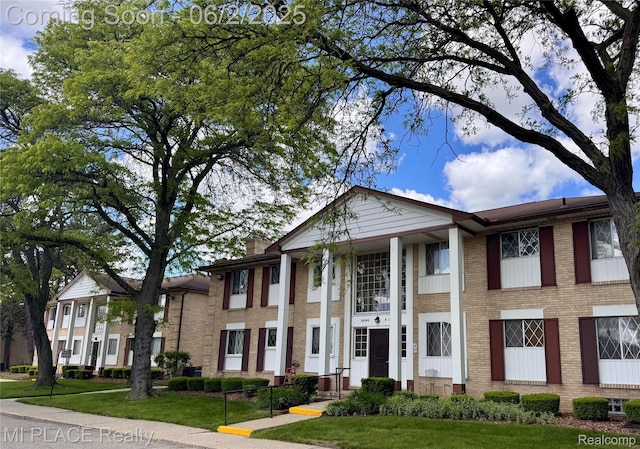 29240 Gloede Dr Unit 164, Warren, MI 48088 - greek revival house with brick siding and a front lawn