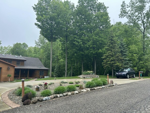 14278 Tyson Trl, Camden, MI 49232 - view of yard featuring driveway