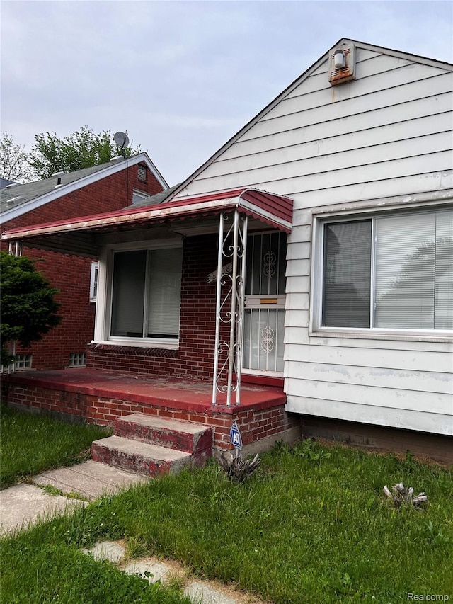 8208 Kentucky St, Detroit, MI 48204 - view of front of home with a porch