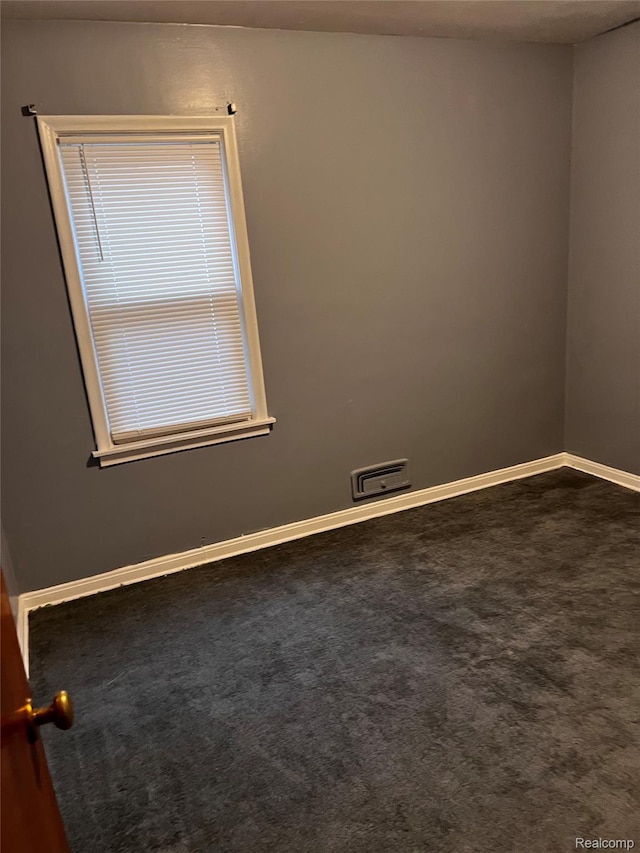 8208 Kentucky St, Detroit, MI 48204 - unfurnished room with carpet and baseboards