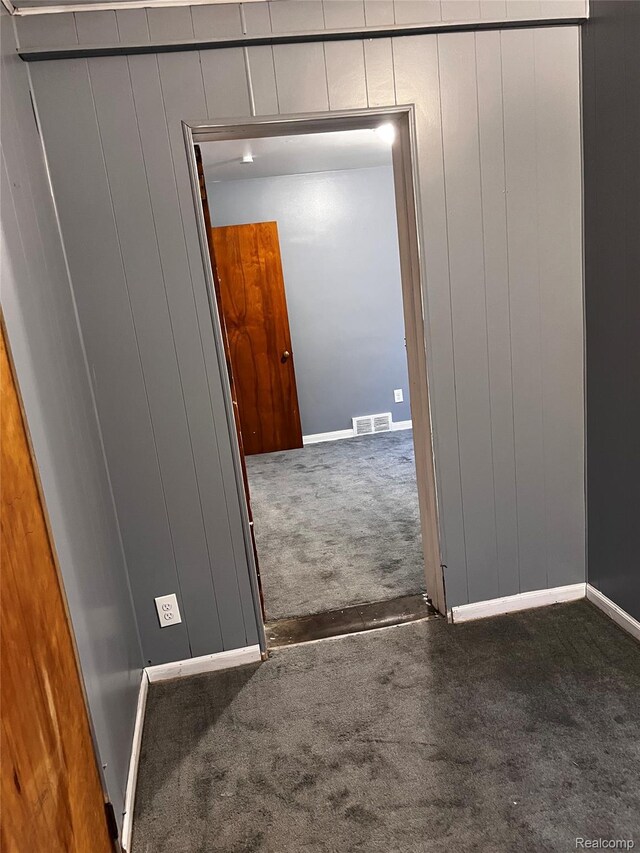 8208 Kentucky St, Detroit, MI 48204 - spare room featuring carpet