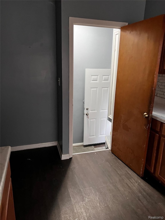 8208 Kentucky St, Detroit, MI 48204 - foyer featuring baseboards