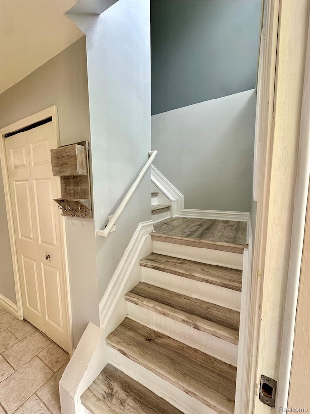 3758 Tienken Rd, Auburn Hills, MI 48326 - stairway featuring baseboards