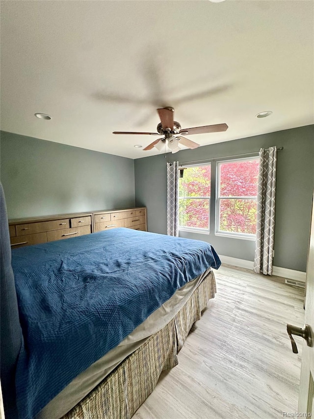 3758 Tienken Rd, Auburn Hills, MI 48326 - bedroom featuring light wood-type flooring, ceiling fan, baseboards, and recessed lighting