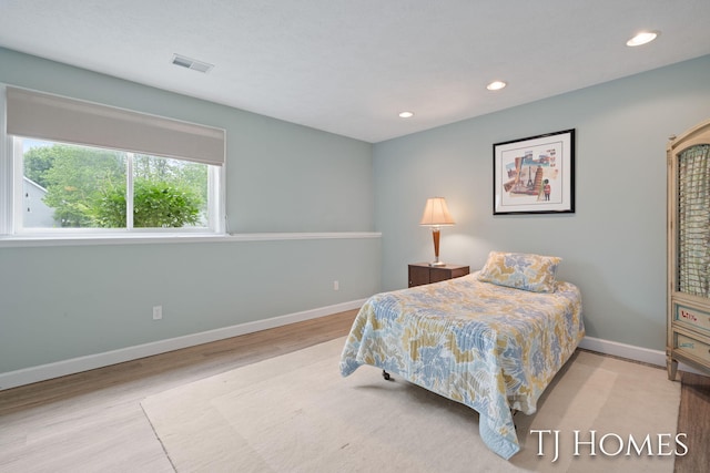 5348 Cristo Dr NE, Rockford, MI 49341 - bedroom featuring wood finished floors, recessed lighting, and baseboards