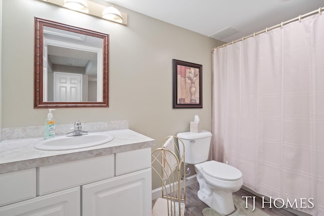 5348 Cristo Dr NE, Rockford, MI 49341 - bathroom with vanity, toilet, and a shower with shower curtain