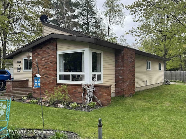 405 Erie St, Houghton Lake, MI 48629 - photo 1