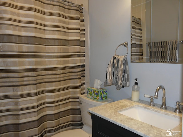 12067 Lewis Ave, Temperance, MI 48182 - full bath with toilet, vanity, and a shower with curtain