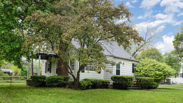 1355 Hemmeter Rd, Saginaw, MI 48638 - view of front facade with roof with shingles